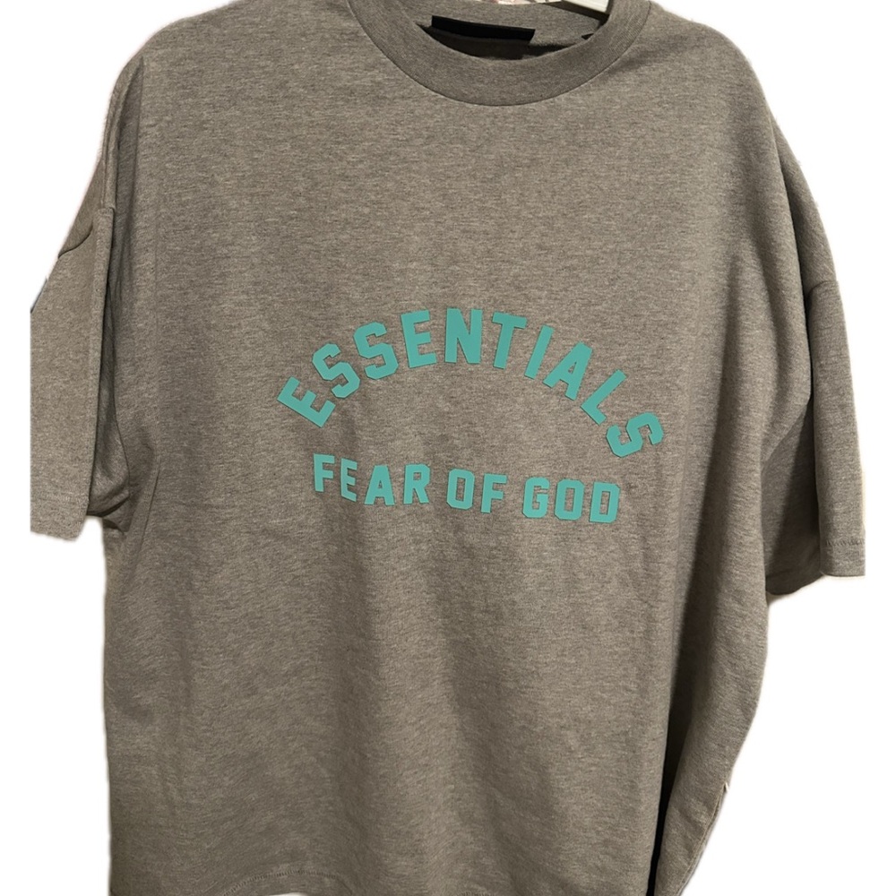 Essentials fear of god t-shirt